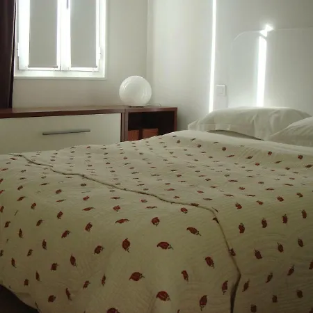 Charming , Bright With A Stunning View And Parking *