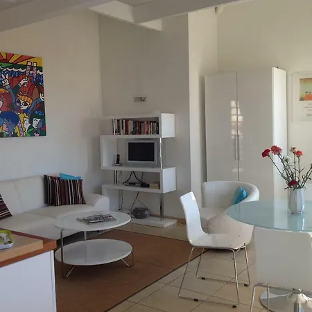 Charming , Bright With A Stunning View And Parking Lägenhet *