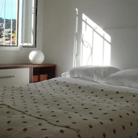 Charming , Bright With A Stunning View And Parking Villefranche-sur-Mer